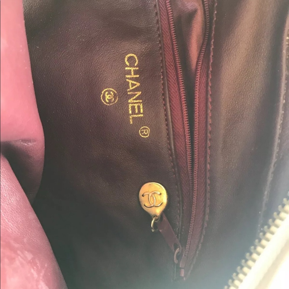 Chanel RARE Vintage NOT AVAILABLE RIGHT NOW💓 - Picture 3 of 8